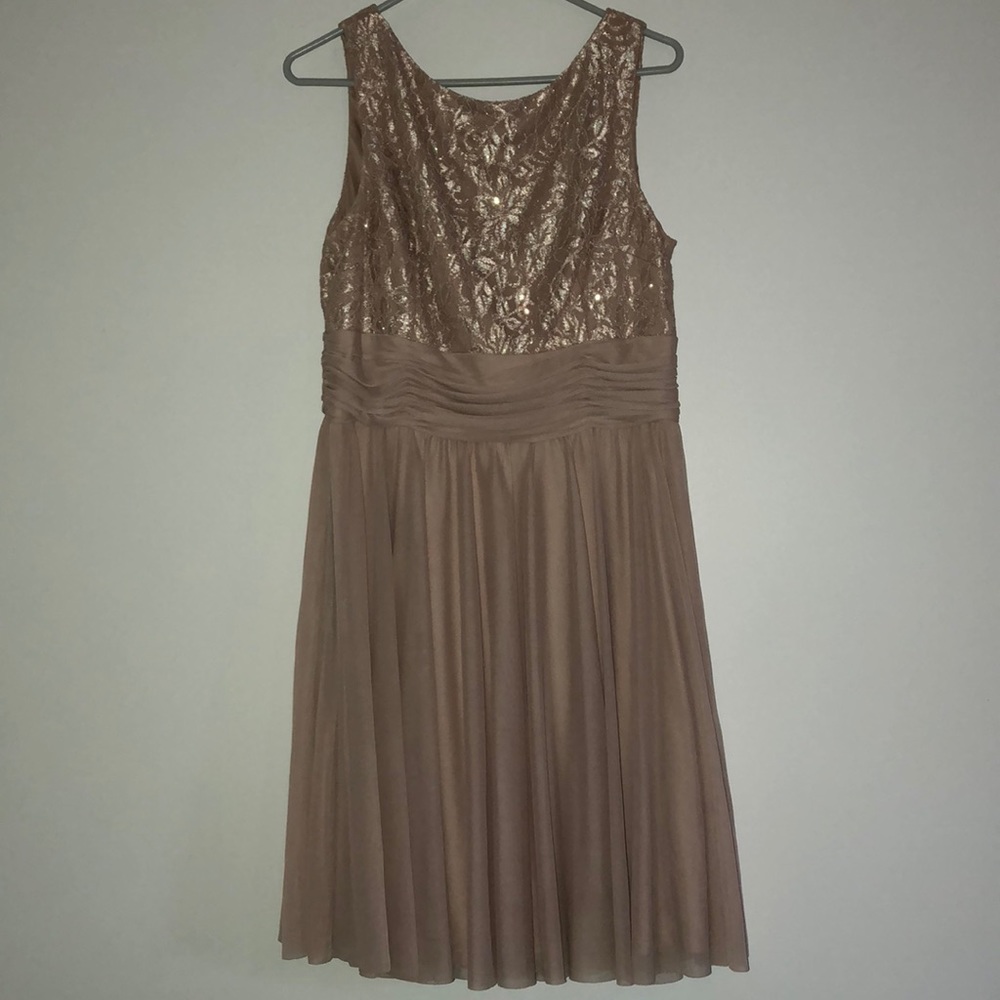 Jessica Howard Cream Evening Dress